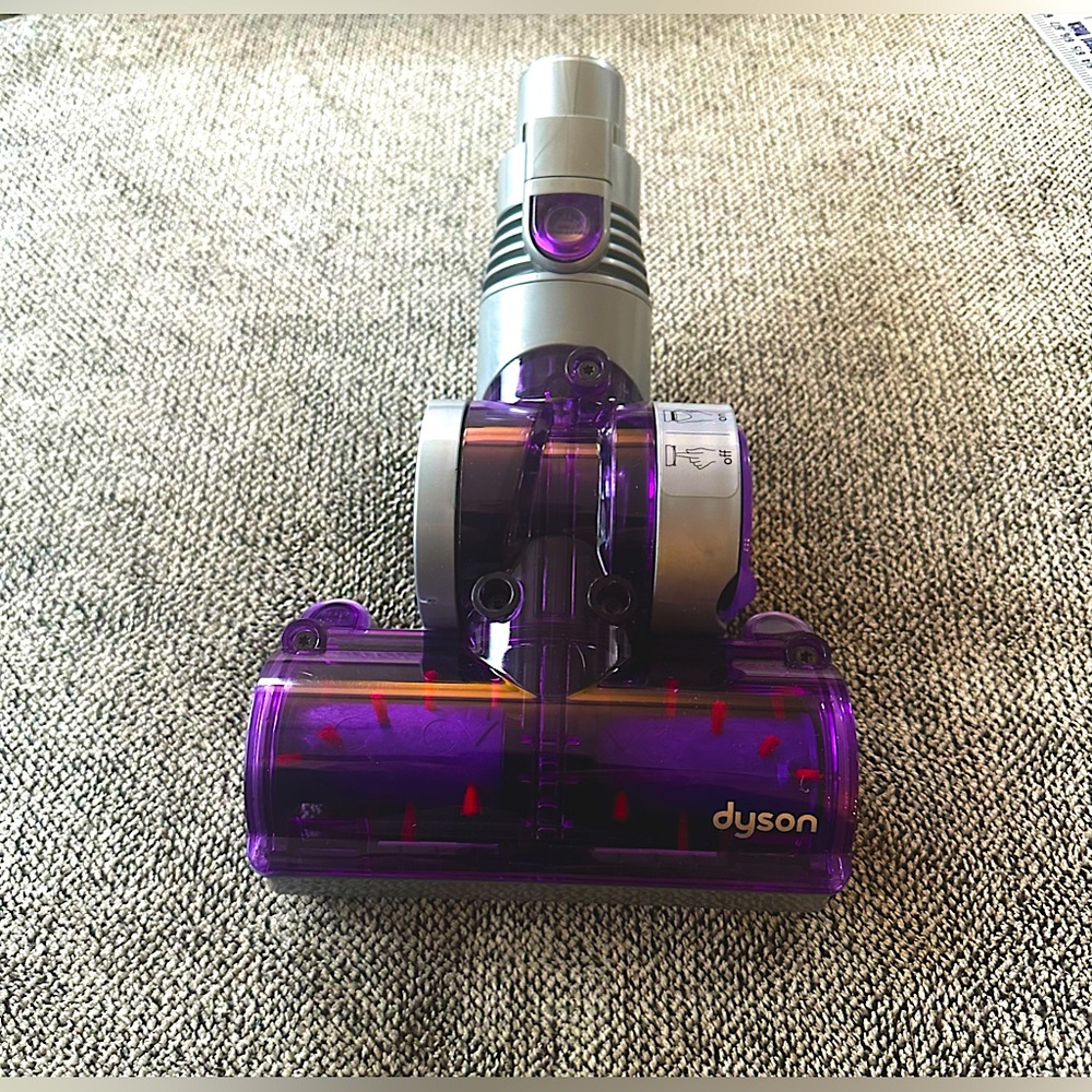 Dyson vacuum attachment